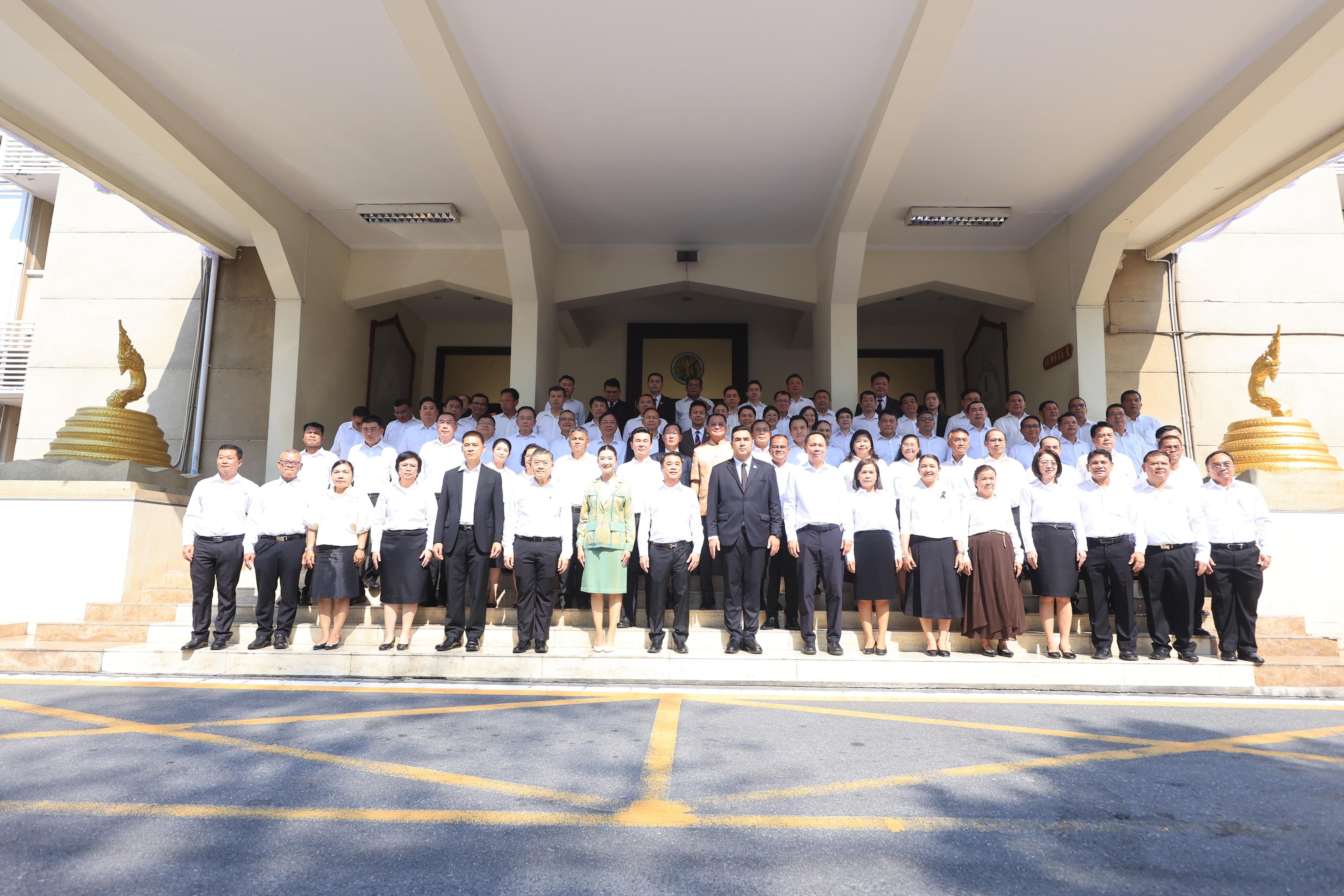 title - คณะผู้บริหาร ส.ป.ก. ร่วมพิธีสักการะสิ่งศักดิ์สิทธิ์ประจำกระทรวงเกษตรและสหกรณ์ ในโอกาสเข้ารับตำแหน่งของรัฐมนตรีว่าการกระทรวงเกษตรและสหกรณ์ และรัฐมนตรีช่วยว่าการกระทรวงเกษตรและสหกรณ์ 